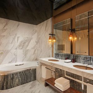 Premium King Room